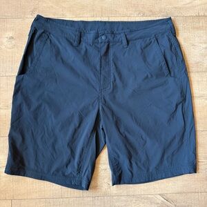 Mountain Hardwear Flat Front Shorts charcoal grey gorpcore hiking lightweight 36